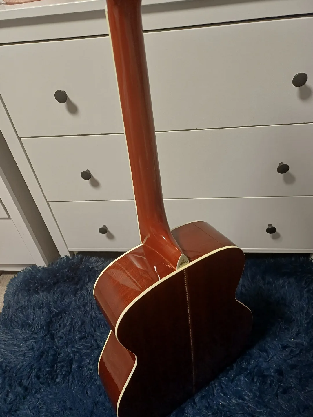 Washburn Acoustic Guitar with Case image indicator(4)