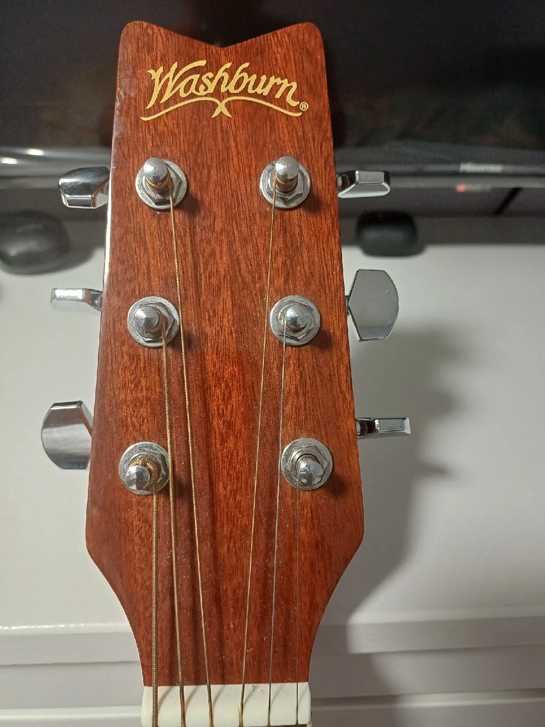 Washburn Acoustic Guitar with Case image indicator(7)