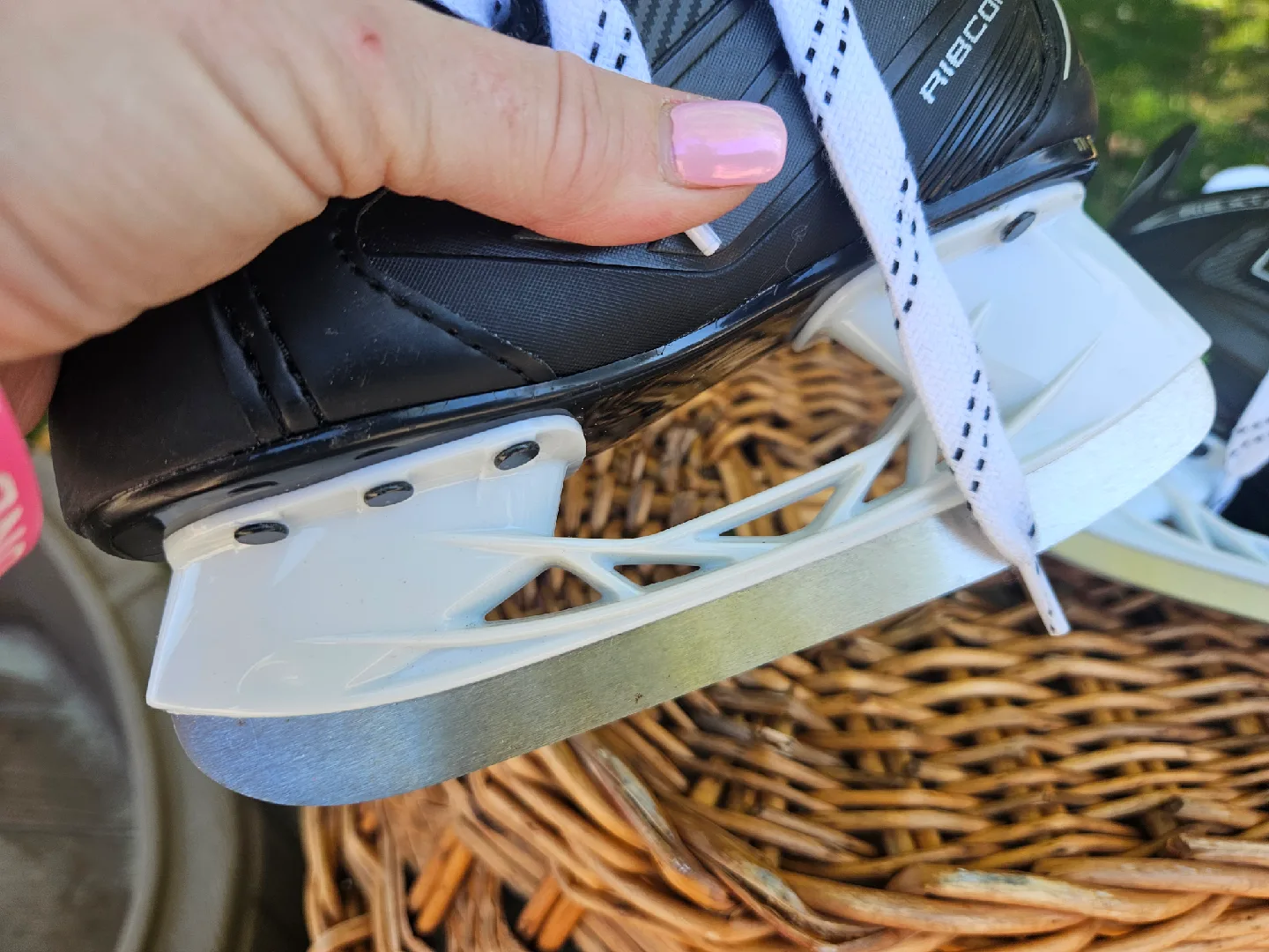 YOUTH CCM Ribcor 28TX Ice Skates - Size 9 US image indicator(2)