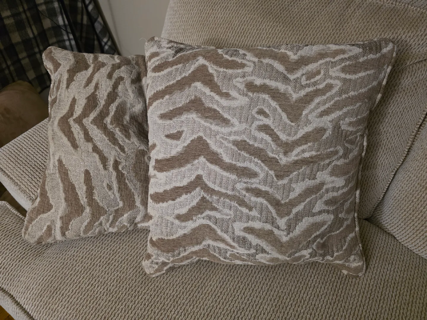 Decorative Throw Pillows - Set of 2 image indicator(2)