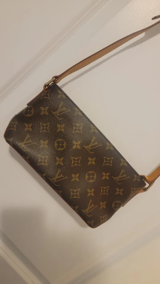 VINTAGE Louis Vuitton Monogram Canvas Trotteur cross body bag image indicator(2)