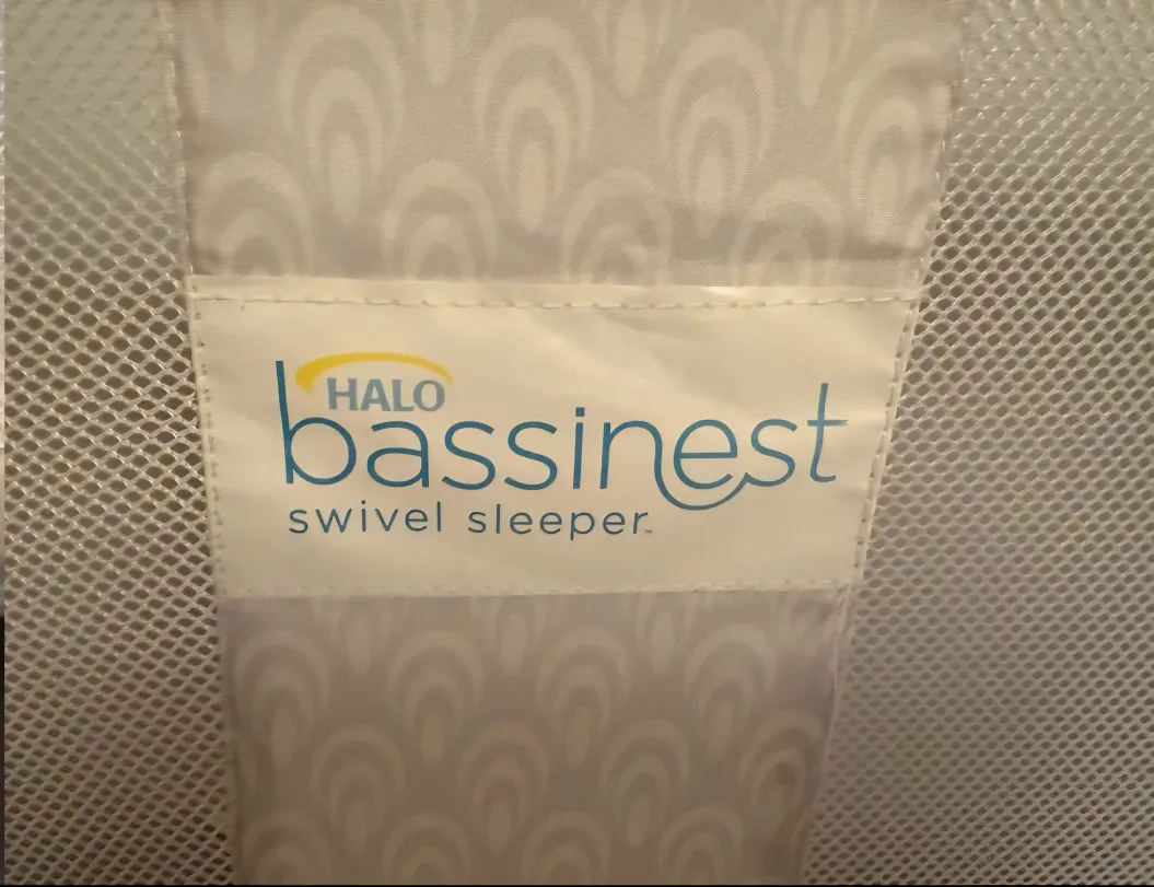 Halo Bassinest Swivel Sleeper Bassinet image indicator(3)