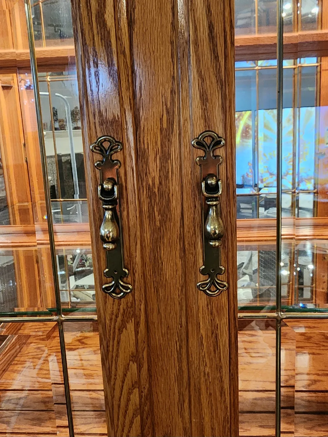 Solid Oak Hutch & Buffet – Lighted Display image indicator(4)