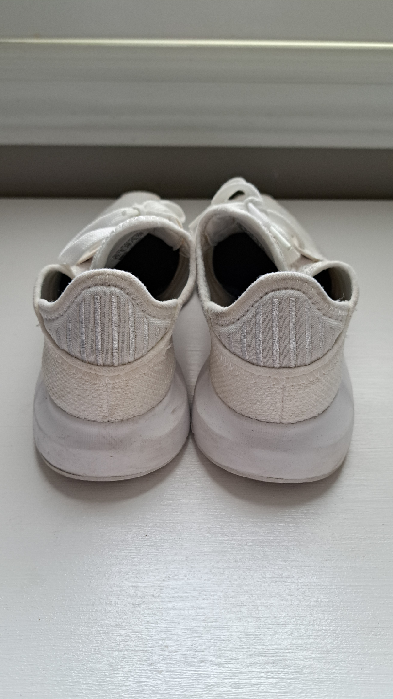 Adidas Swift Run 22 White Sneakers - Size 5.5 - photo 4