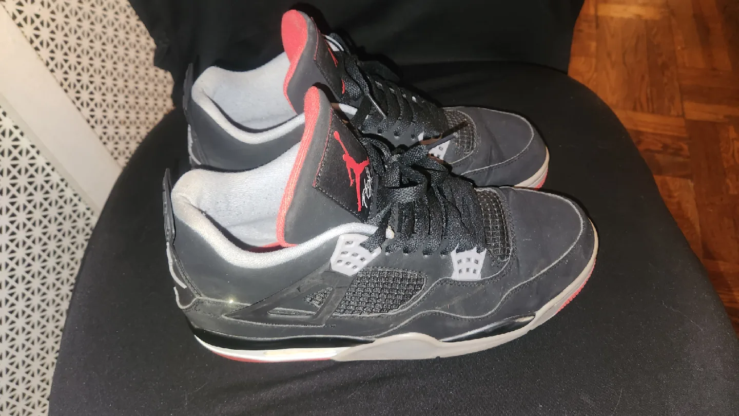 Nike Air Jordan 4 Retro image indicator(2)