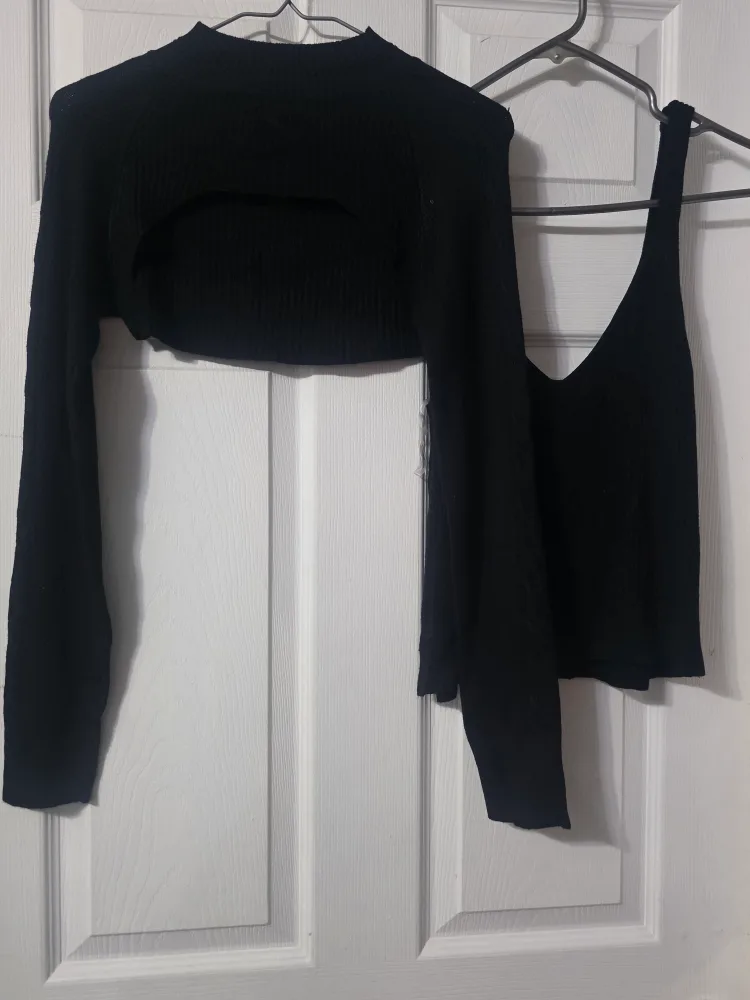 Revamped Black Tank Top & Cropped Sweater Set image indicator(3)