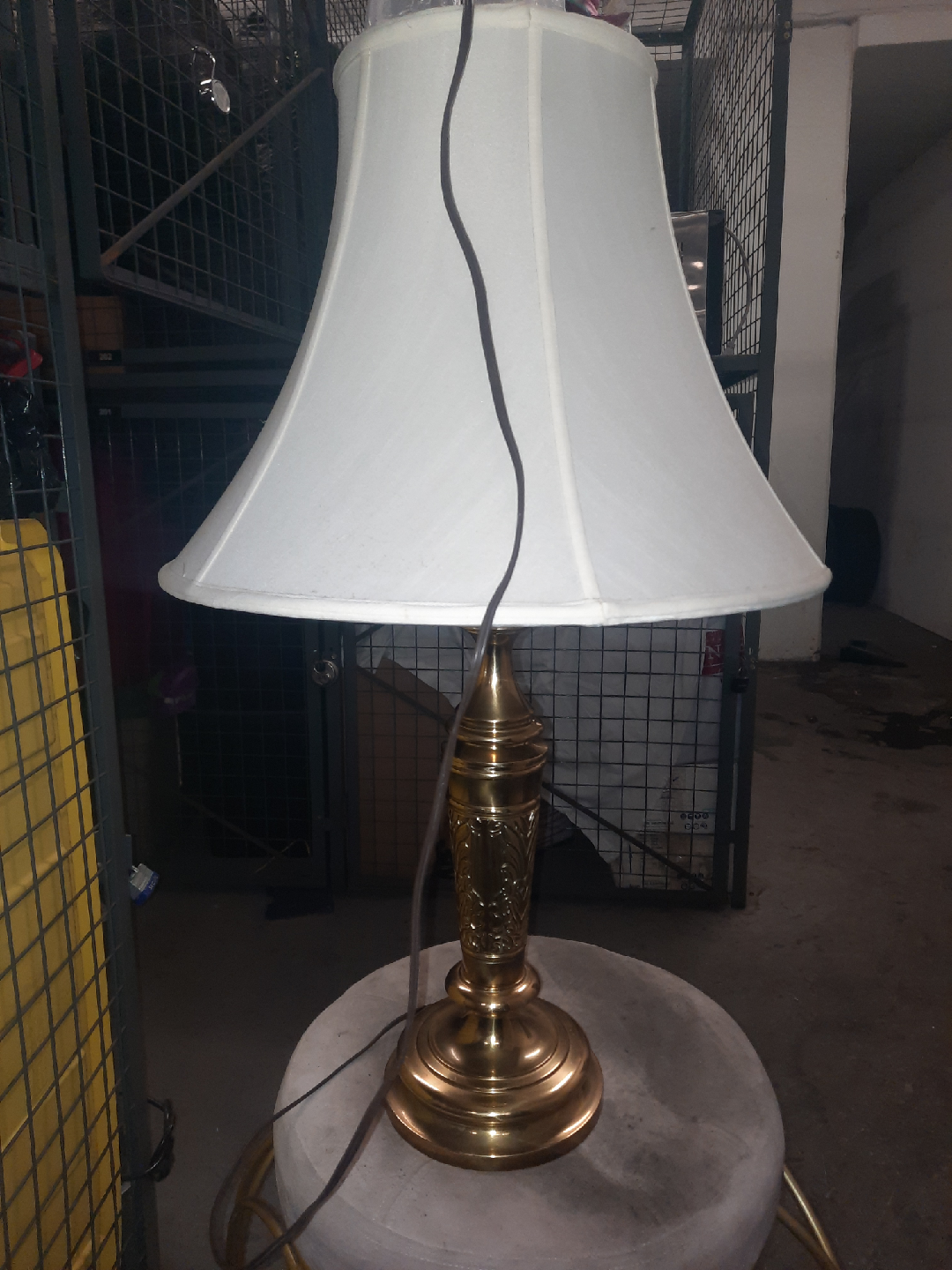 Gold Coloured Table Lamp with White Shade - photo 2