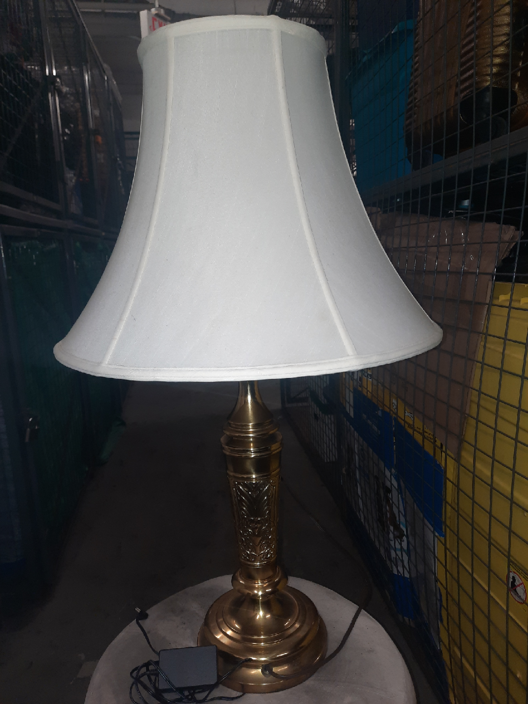 Gold Coloured Table Lamp with White Shade - photo 3