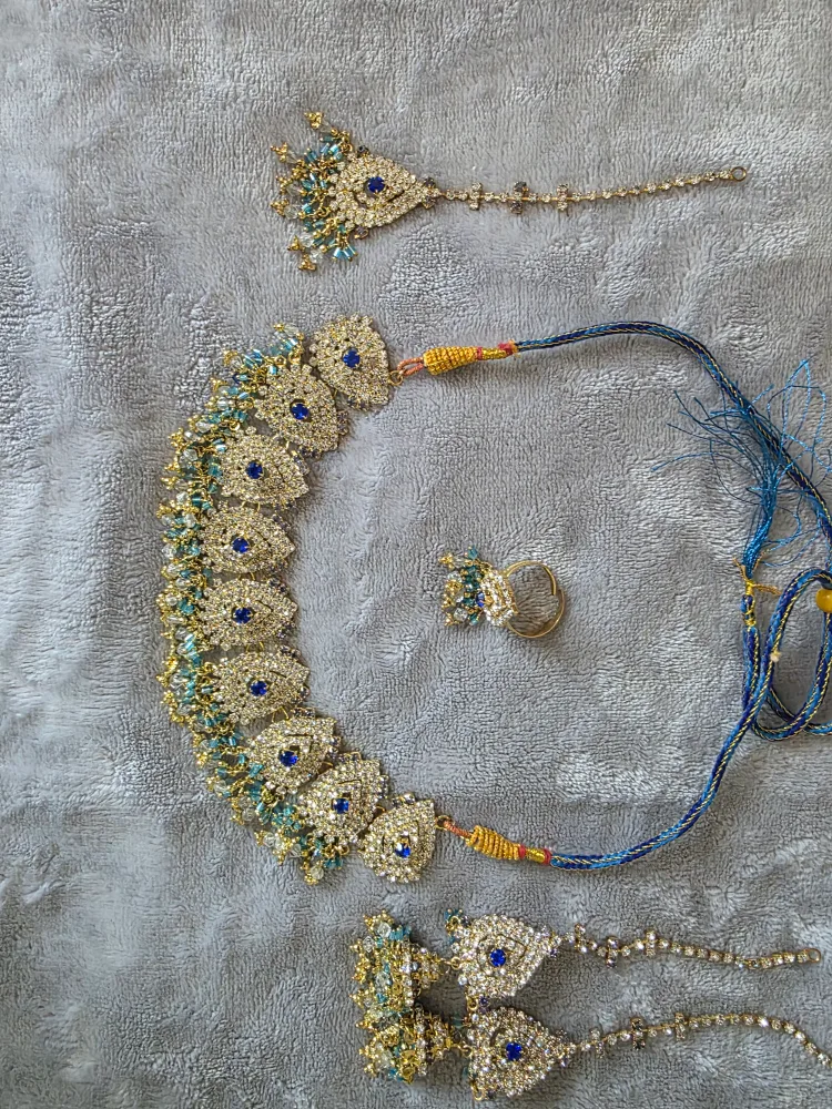 Indian and Pakistani jewelry sets. image indicator(2)