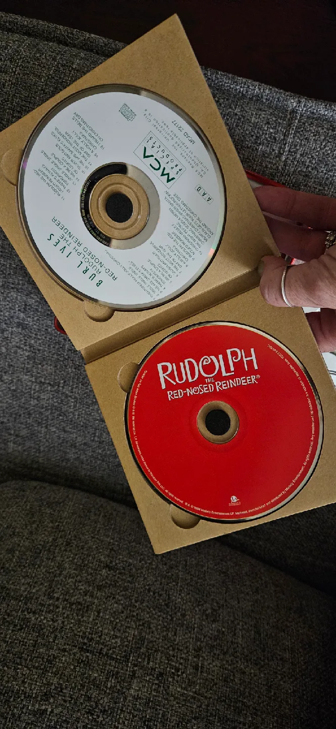 Christmas Tin with 2 Music CDs inside image indicator(4)