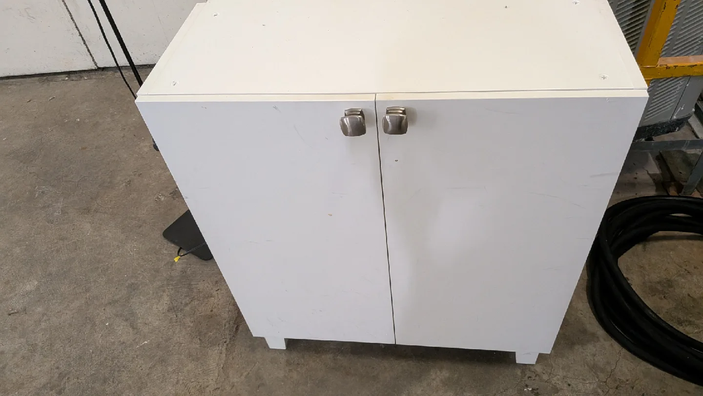 White Cabinet with Doors, incl a Shelf on Top thumbnail