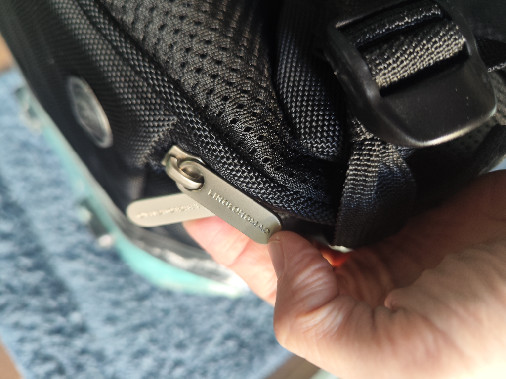Brand new pet carrier backpack - photo 4