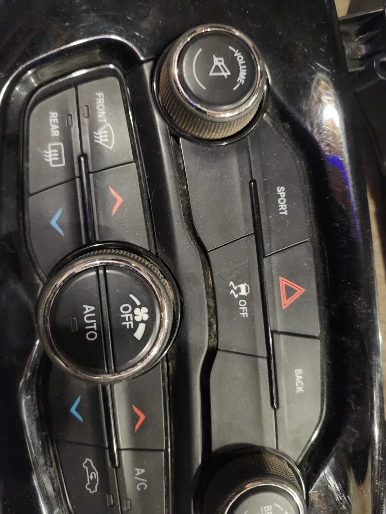 crysler 300s digital cluster and climate control w SPORT BUTTON image indicator(2)