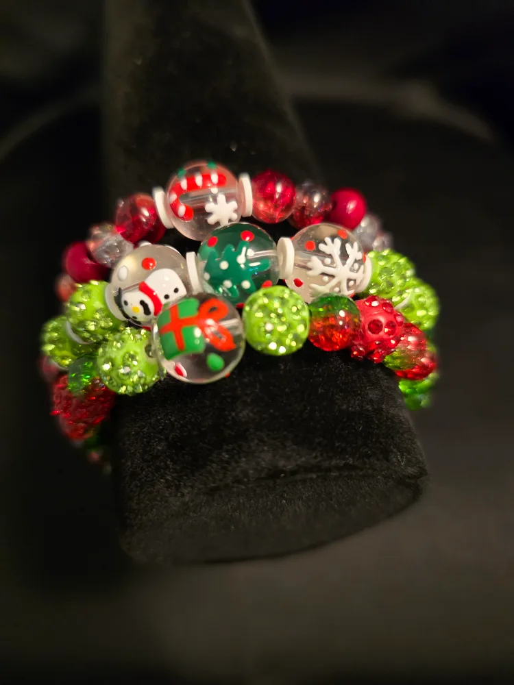 Handmade Christmas Beaded Bracelet thumbnail