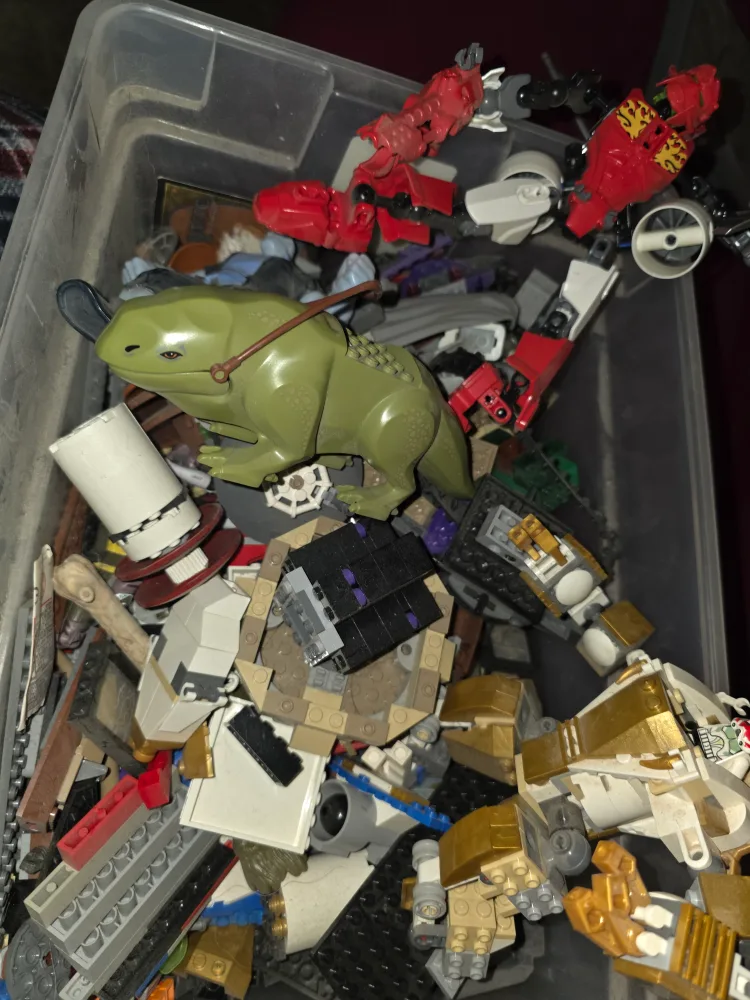 Lego Bricks and Minifigures Lot image indicator(7)