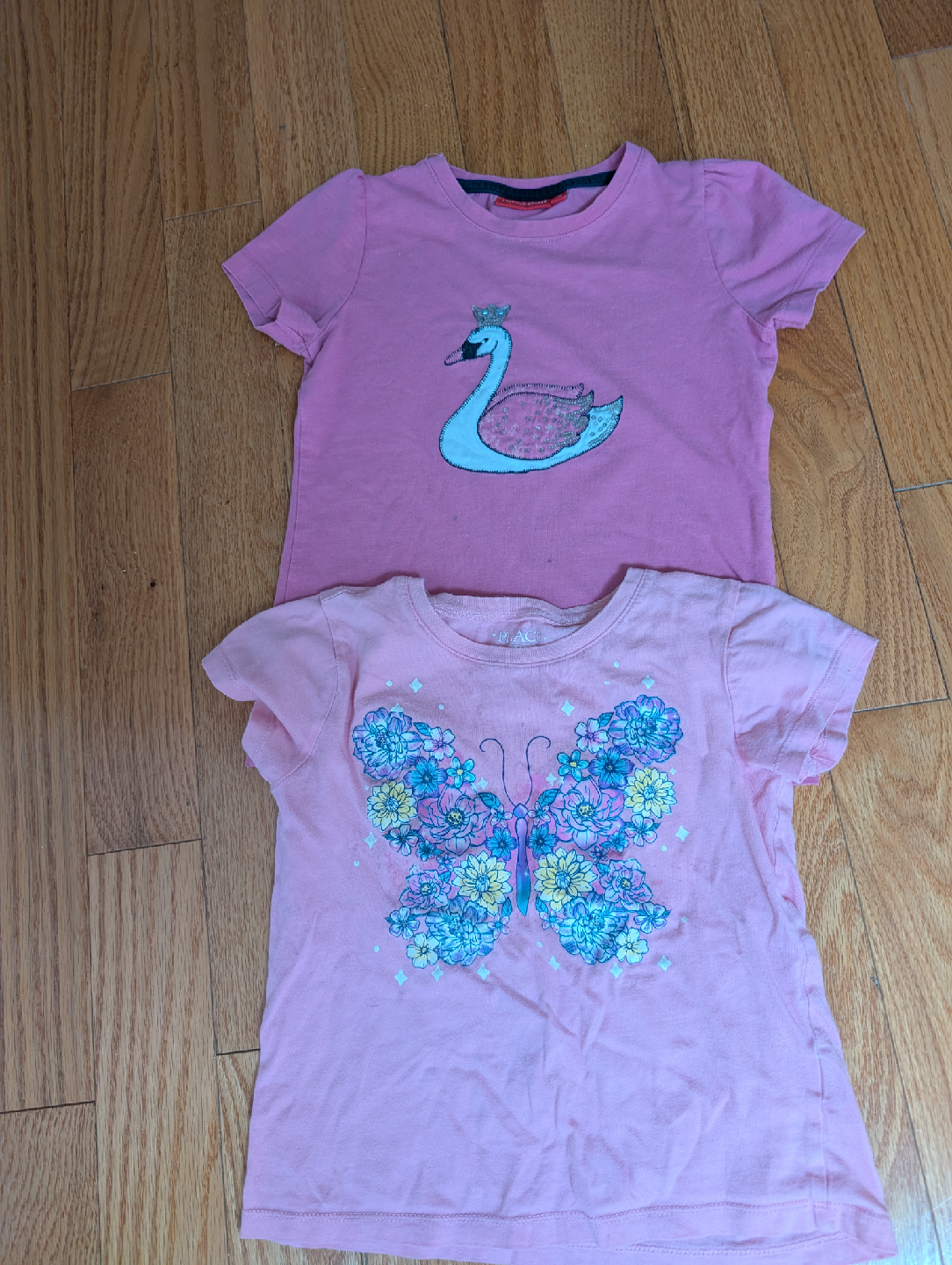 2 girls T-Shirts, for  5-7 years old 🥕