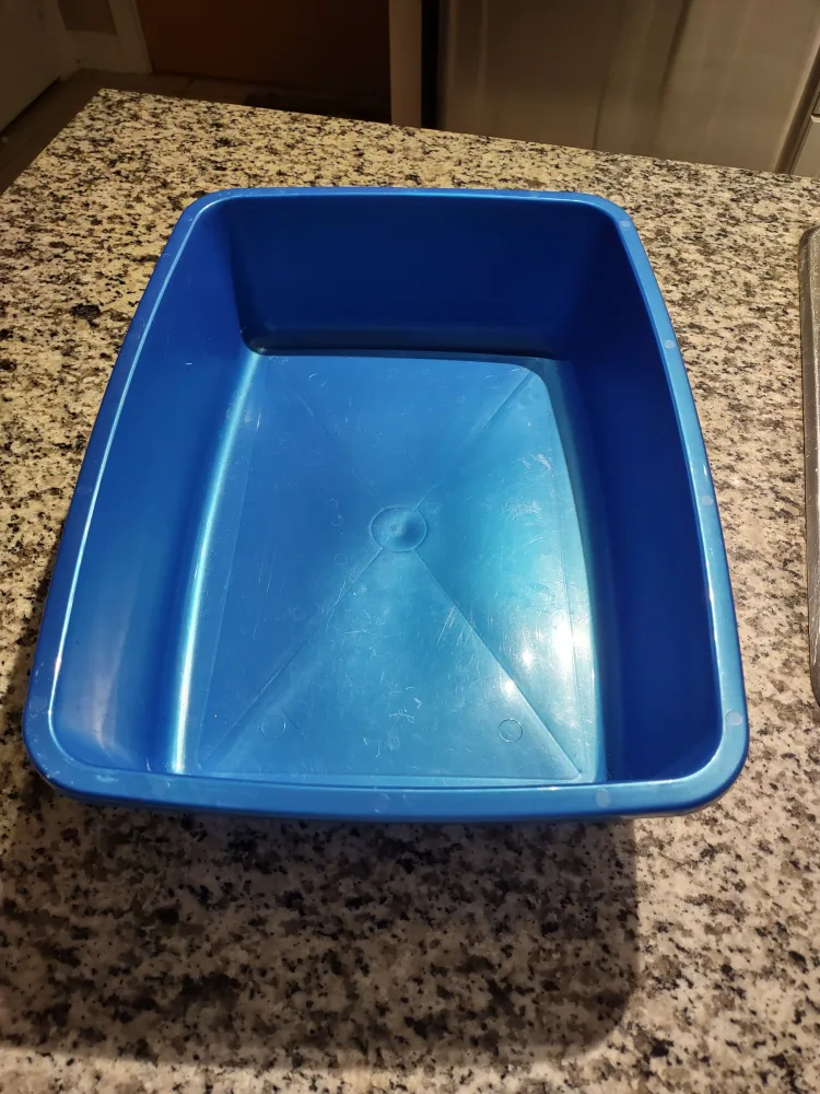 Blue Plastic Litter Box thumbnail