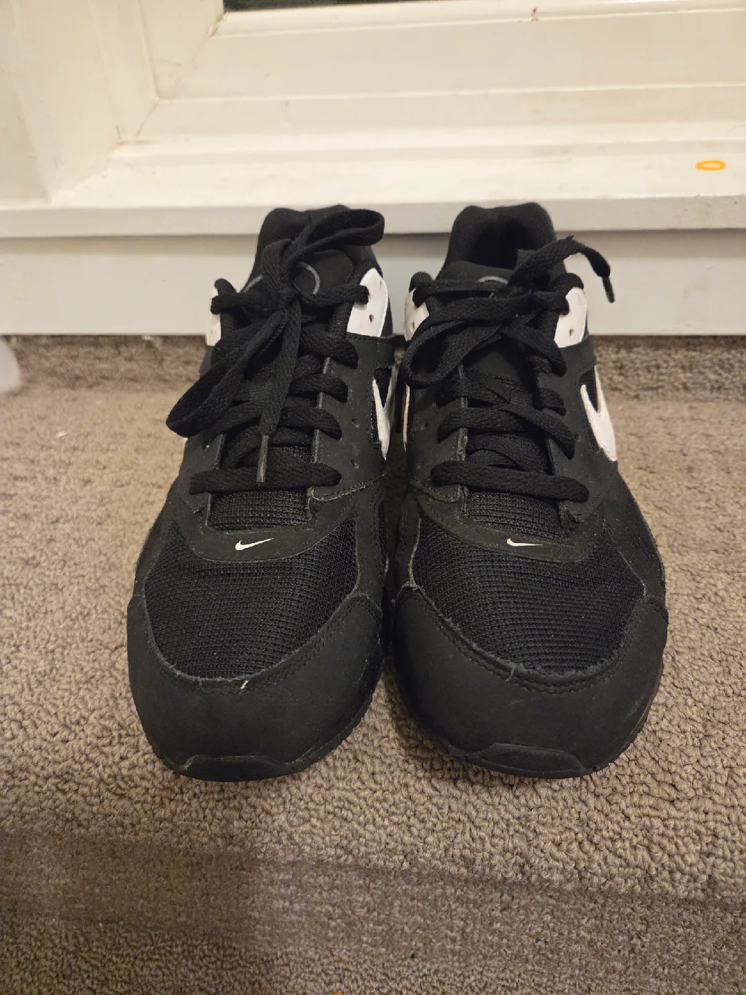 Nike Air Black and White Sneakers image indicator(3)