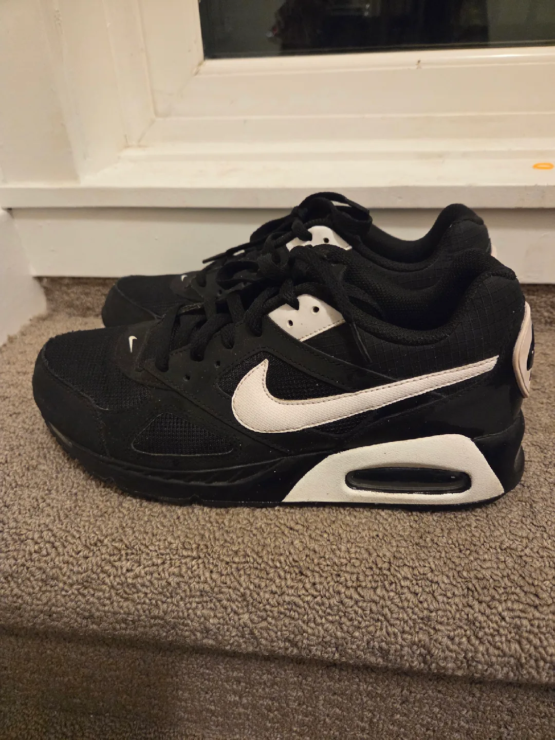 Nike Air Black and White Sneakers image indicator(4)