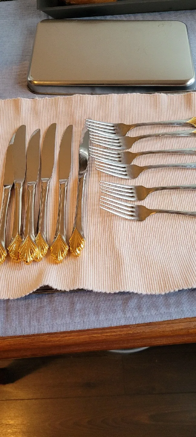Silverware Set with Gold Accents thumbnail