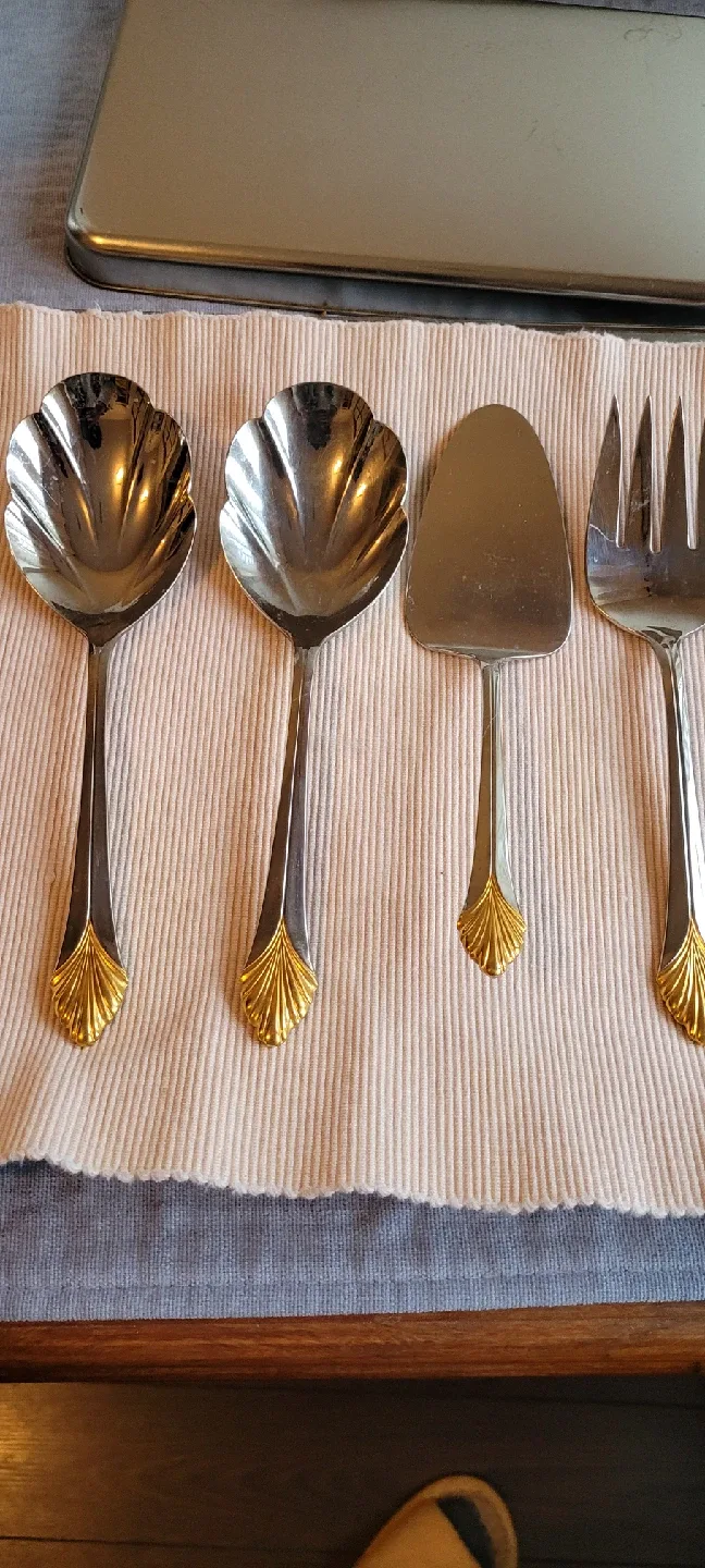 Silverware Set with Gold Accents image indicator(2)