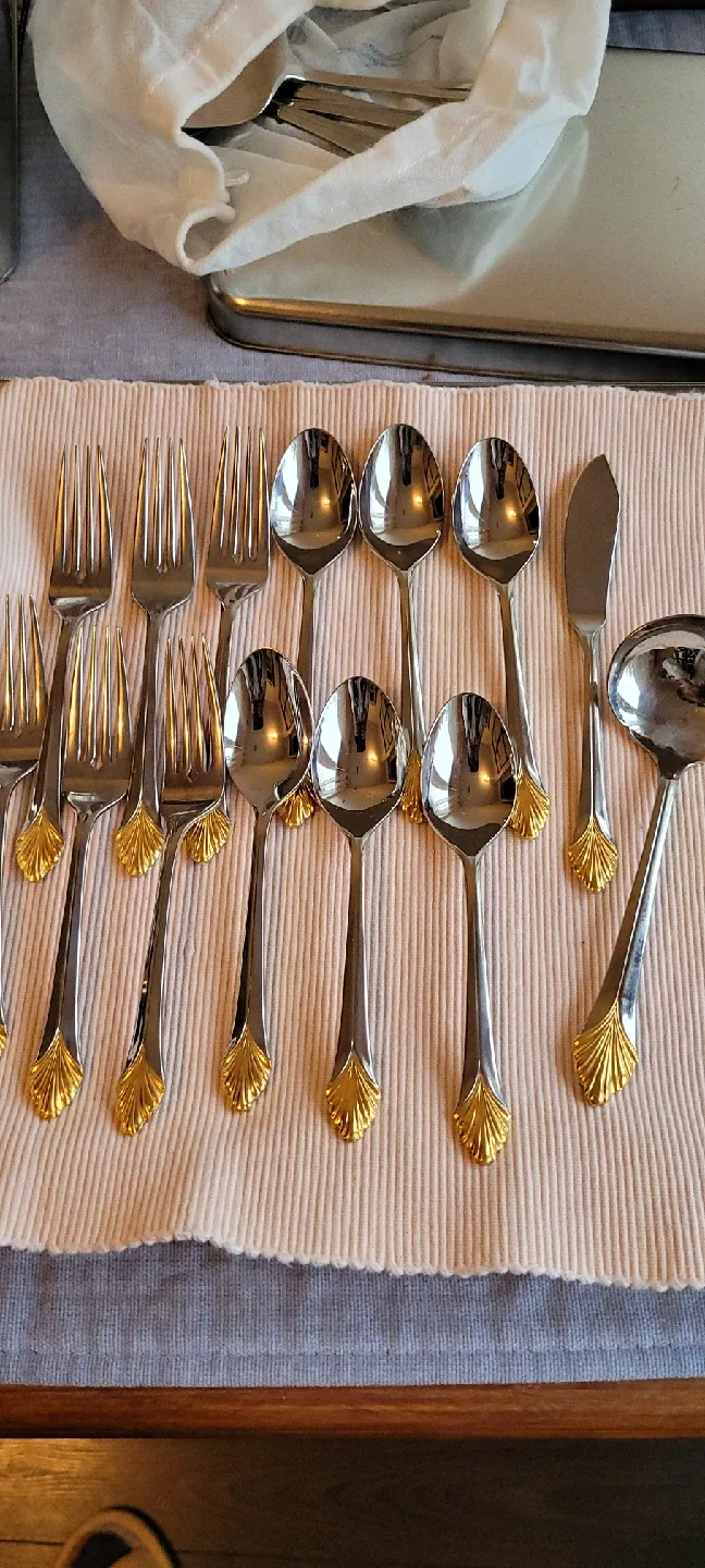 Silverware Set with Gold Accents image indicator(3)