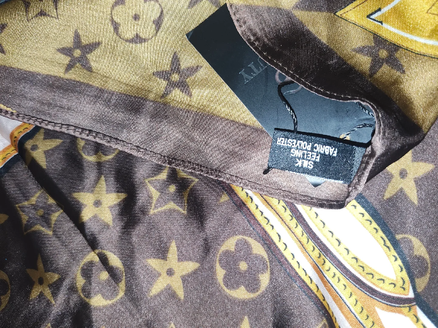 Beautiful designed scraf 💯 Silk image indicator(3)