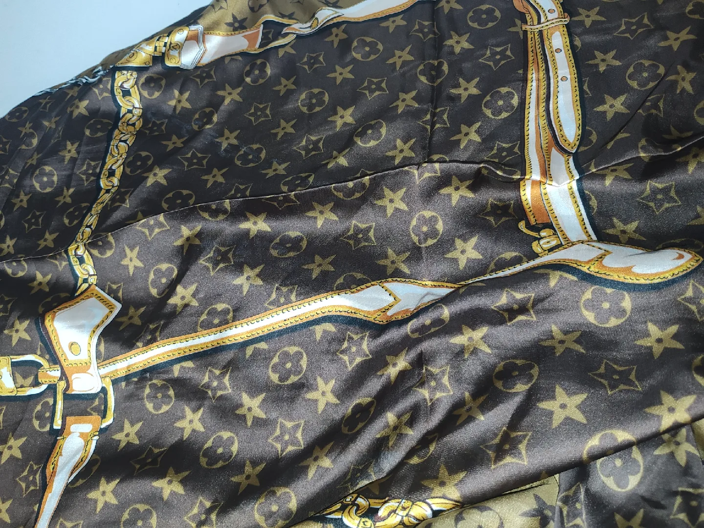 Beautiful designed scraf 💯 Silk image indicator(5)