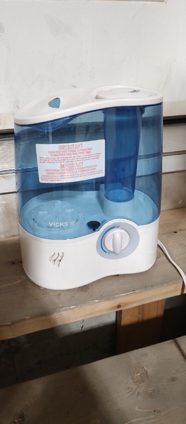 Vicks Ultrasonic Humidifier - photo 2