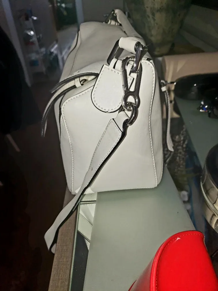 Loewe Puzzle Bag White image indicator(3)