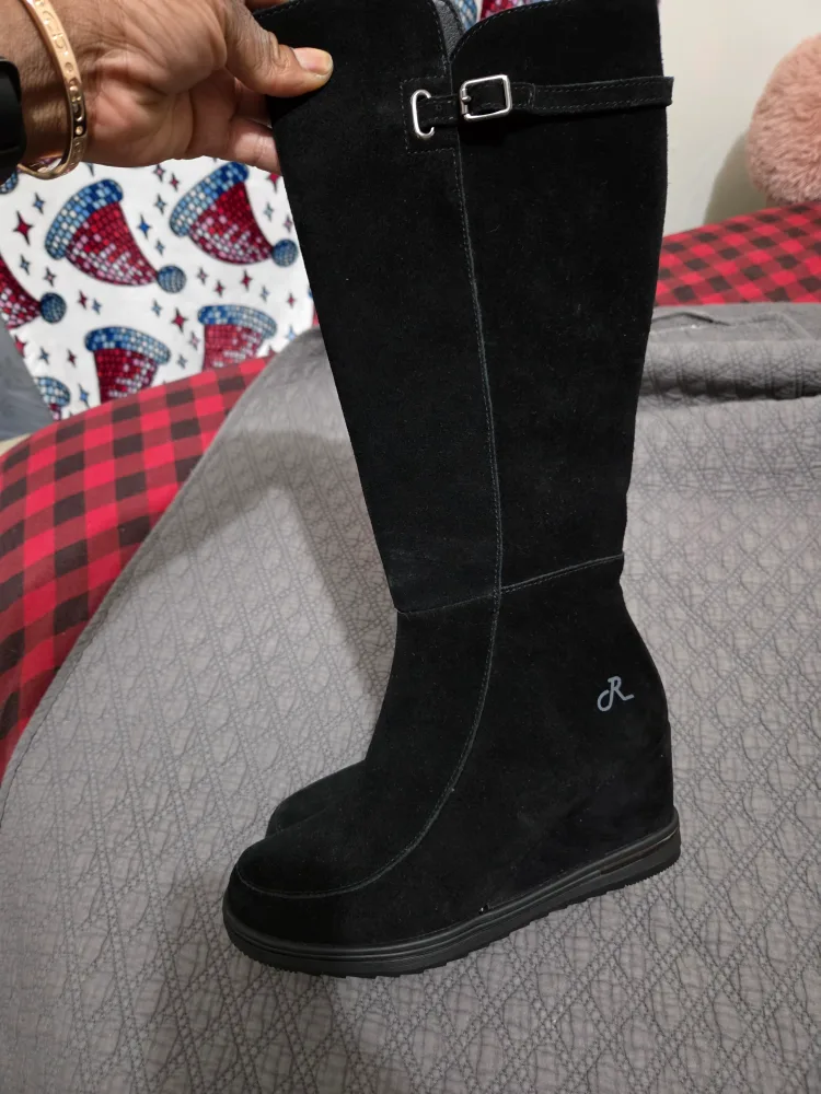 Religious Comfort Black Suede Knee High Boots - Size 7.5 image indicator(4)
