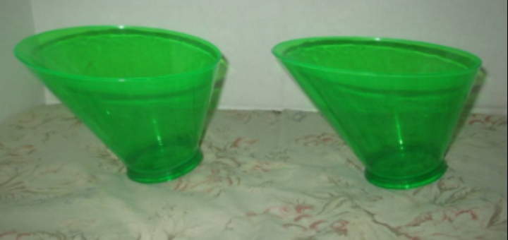 Green Plastic Funnel Cups - Set of 2 🥕