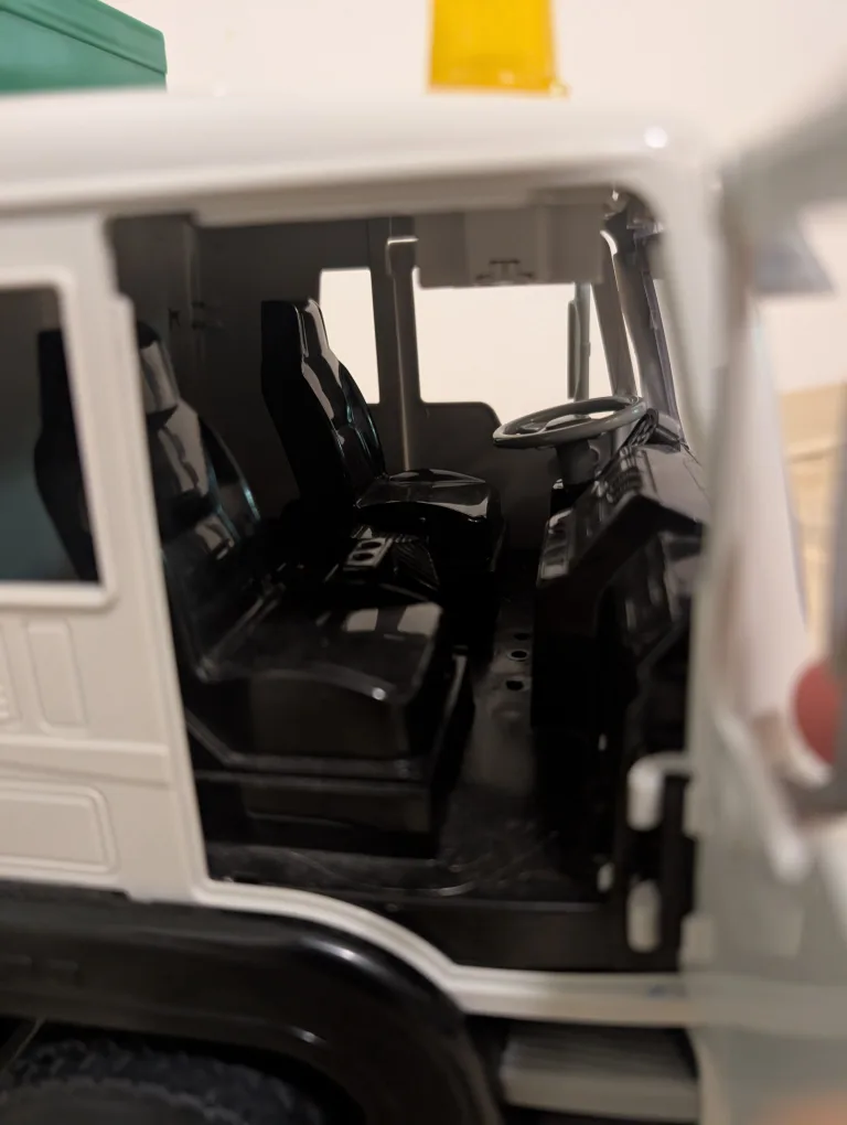 Driven Garbage Truck Toy image indicator(3)