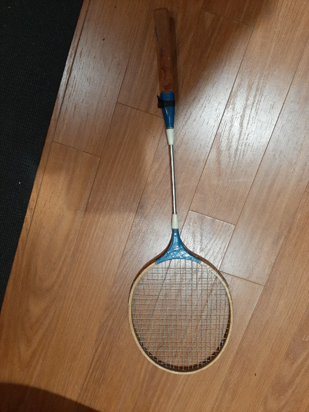 Vintage Badminton Racket image indicator(2)