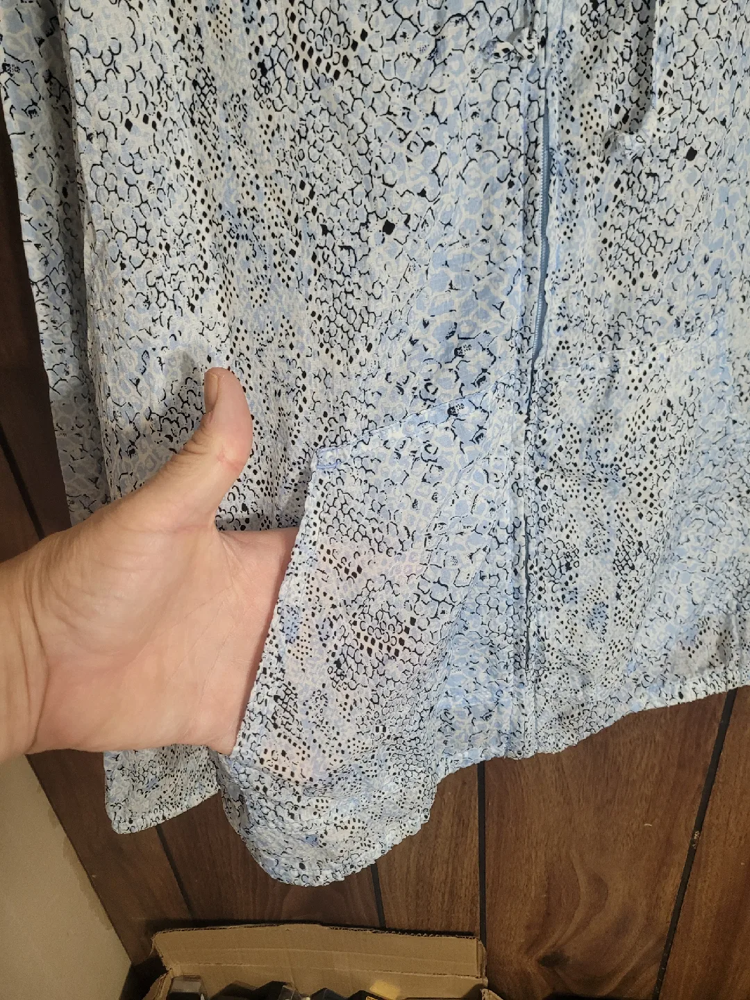 Hooded Windbreaker Jacket - L/G image indicator(3)