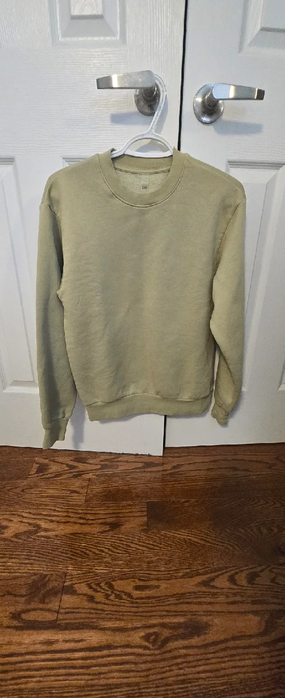 aritizia crewneck thumbnail