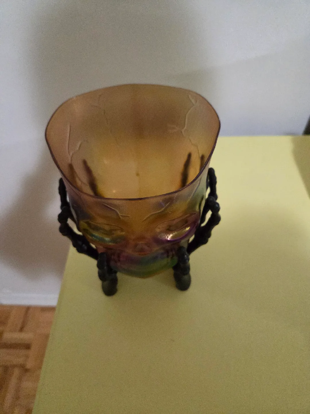 Skull Bowl with Hand Stand image indicator(2)