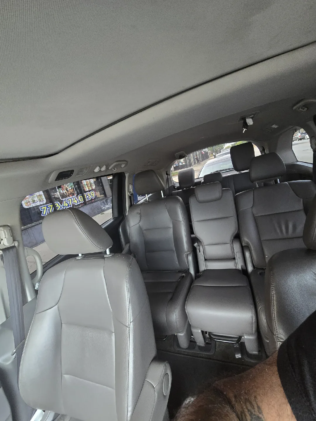 Honda Odyssey Minivan - Gray 2014 image indicator(9)