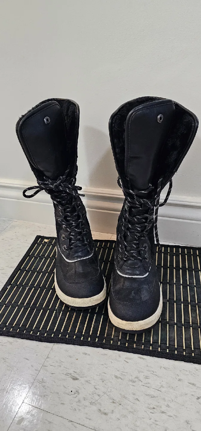 ALDO Black Winter Boots - Size 8 image indicator(3)
