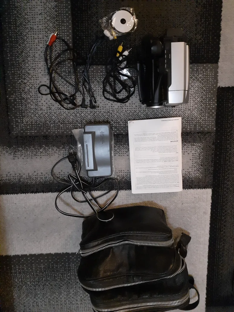 Vintage Hitachi VM-7500LA VHS-C Camcorder – Fully Functional! image indicator(4)