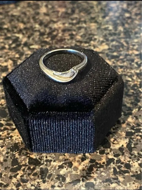 Ernest Jones  Zirconia & Created Alexandrite Ring image indicator(3)