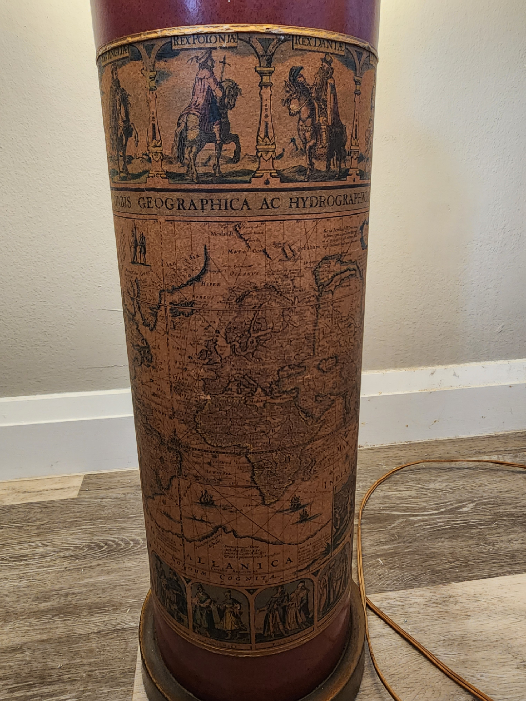Vintage Style Map Design Floor Lamp - photo 2