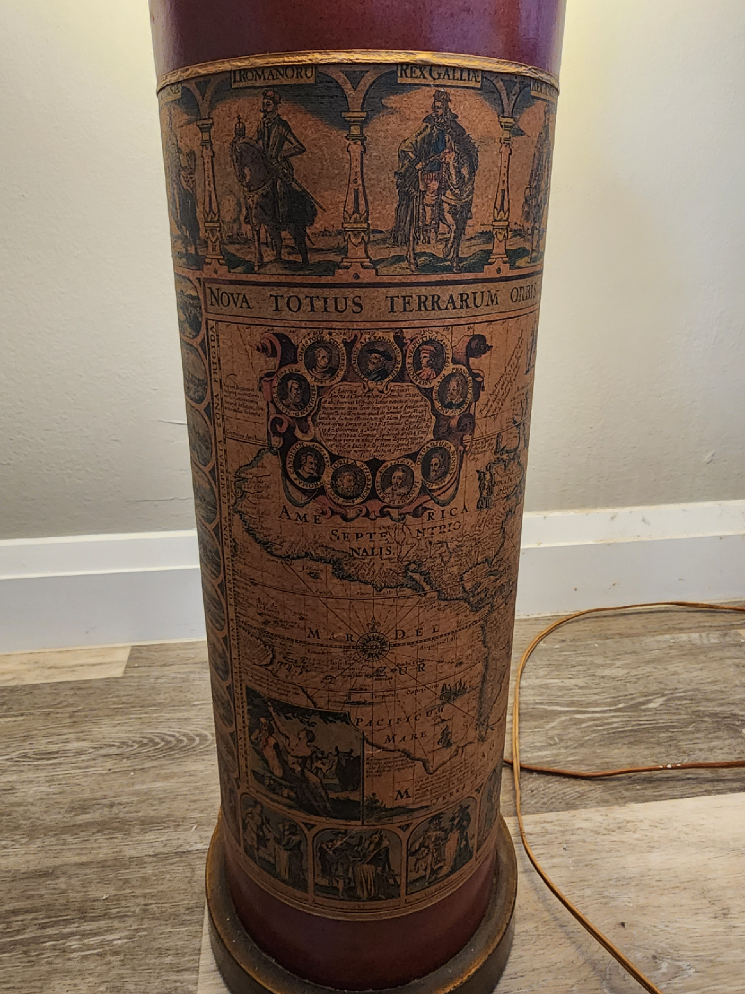 Vintage Style Map Design Floor Lamp - photo 3