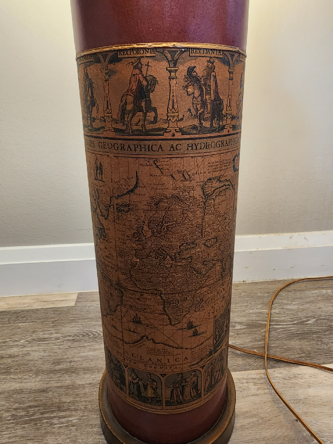 Vintage Style Map Design Floor Lamp - photo 4