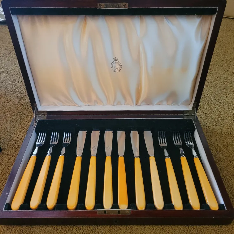 George Butler & Co. Sheffield England Cutlery Set image indicator(3)