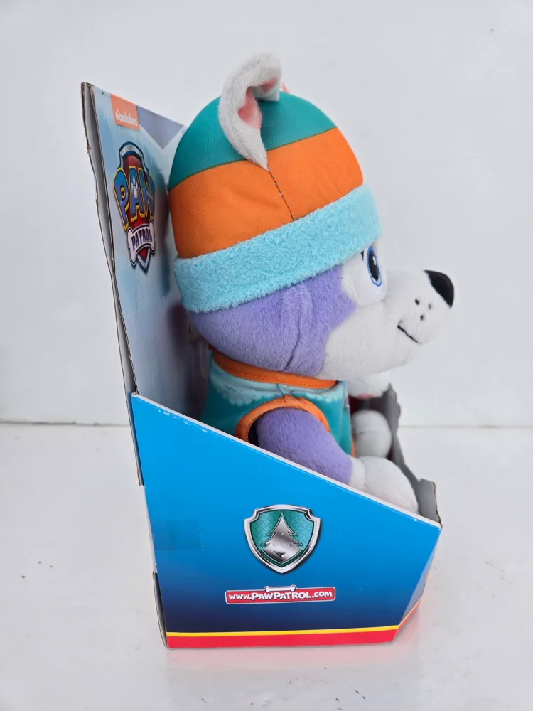 PAW Patrol, Bedtime Plush Everest with Reversible Outfit image indicator(4)