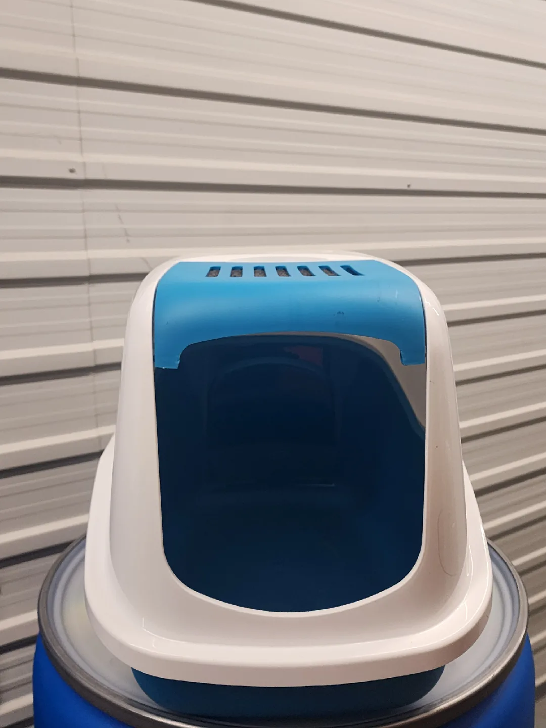 Cozy Pet Bed & Blue/White Cat Litter Box image indicator(6)