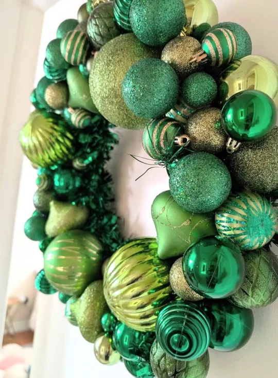 Handmade Christmas Ball Wreath image indicator(2)