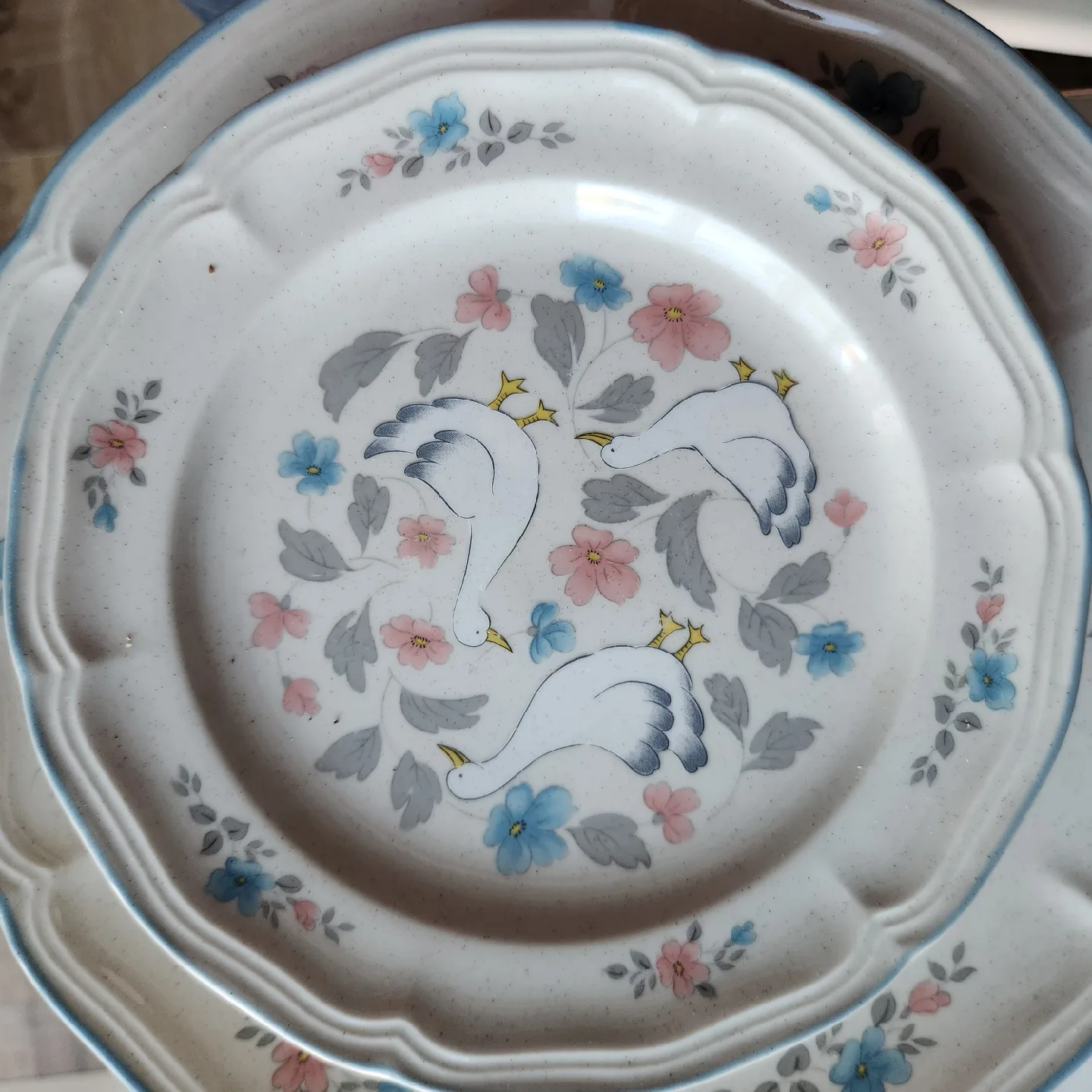 (Stoneware Japan) Vintage Country Charm Dinnerware Set image indicator(2)