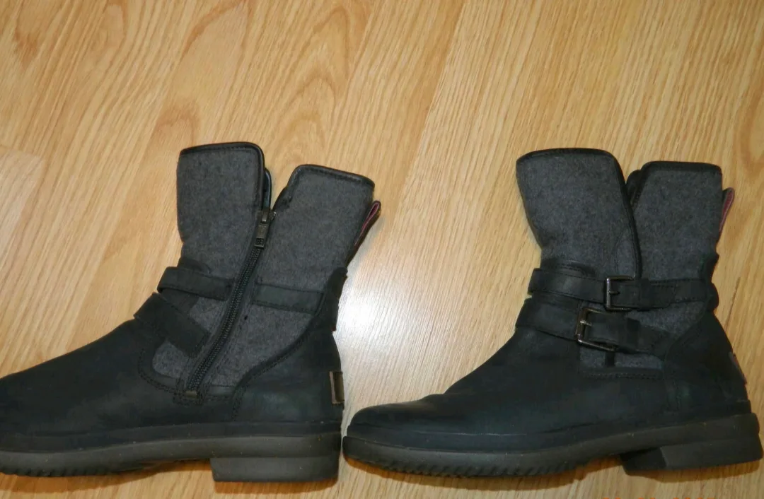 womens UGG Boots, Black, Size 8 thumbnail